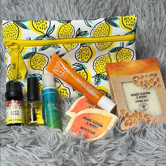 IPSY Lemon Print Cosmetic Bag & Beauty Bundle Citrus Focused Theme Gifts - Picture 9 of 10